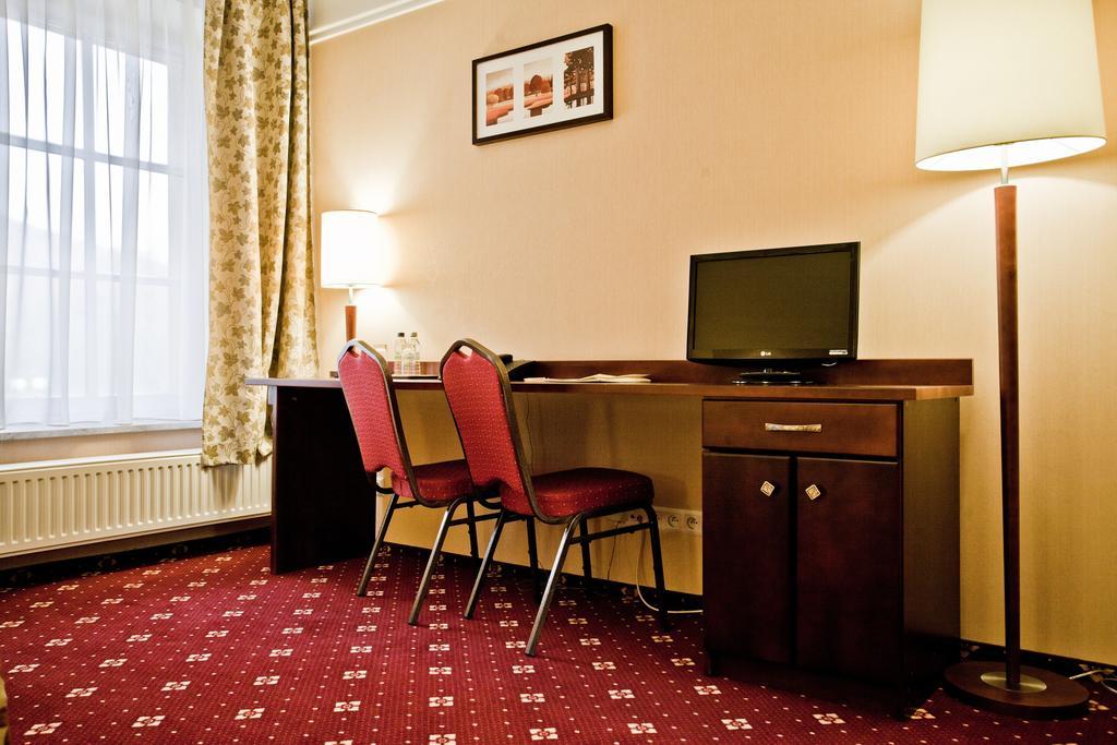 Hotel Stara Szmergielnia Бельсько-Бяла Номер фото