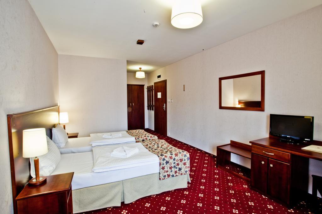 Hotel Stara Szmergielnia Бельсько-Бяла Номер фото