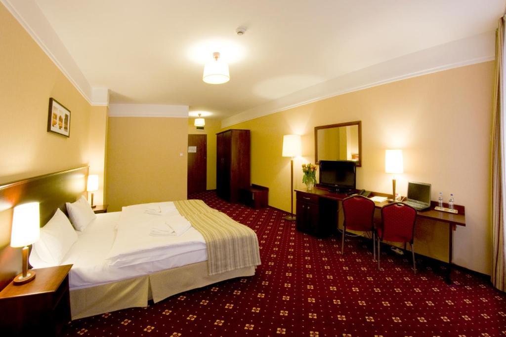 Hotel Stara Szmergielnia Бельсько-Бяла Номер фото